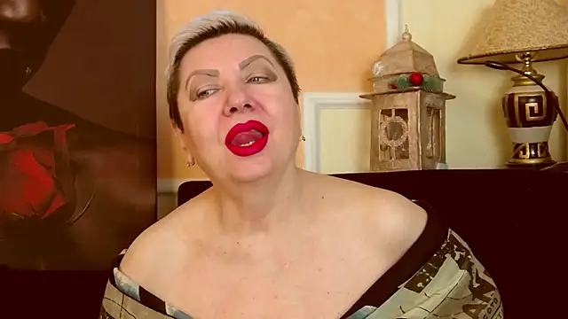 LadyPosh online show from February 19, 9:16 am