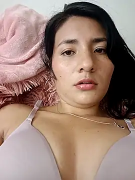 Snapshot of emily_honter chatting on February 21, 6:37 pm emily honter online show from February 21, 6:37 pm