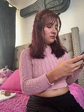 Snapshot of emily_honter chatting on May 20, 7:42 pm emily honter online show from May 20, 7:42 pm