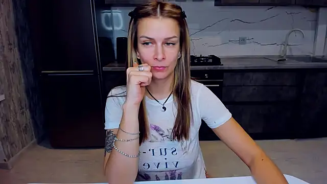 AlexiaDarren online show from February 4, 1:02 am