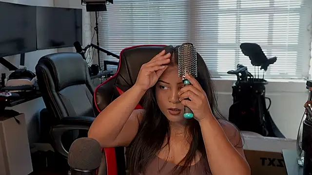 Bubbleliyah online show from April 18, 3:05 pm