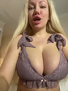 Snapshot of SofiaJoy chatting on January 24, 9:47 pm SofiaJoy online show from January 24, 9:47 pm