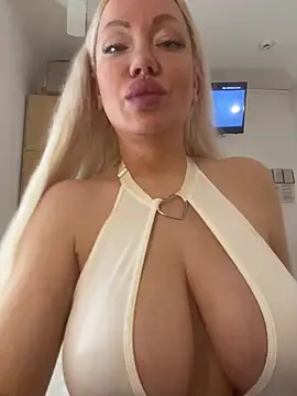 Snapshot of SofiaJoy chatting on March 21, 1:12 pm SofiaJoy online show from March 21, 1:12 pm