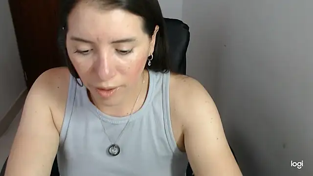 spicey latina online show from April 1, 8:39 pm