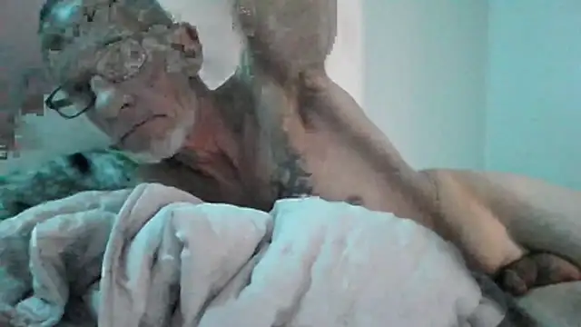 Snapshot of justinewe69 chatting on November 6, 8:26 am justinewe69 online show from November 6, 8:26 am