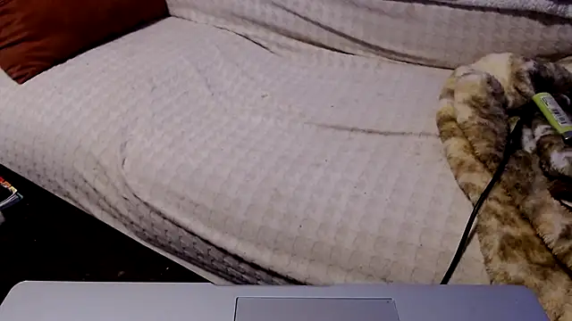 Snapshot of justinewe69 chatting on December 4, 3:54 pm justinewe69 online show from December 4, 3:54 pm