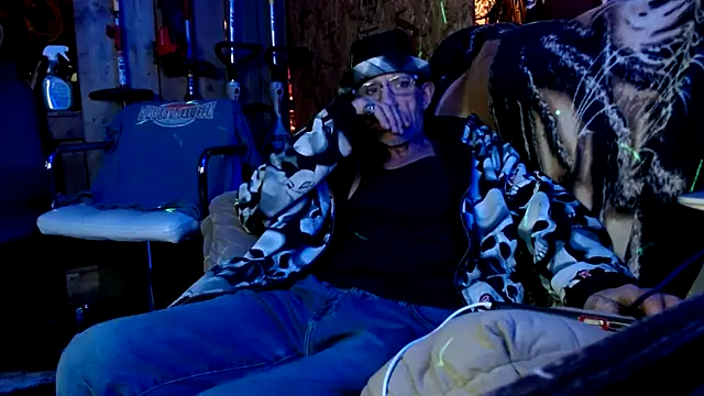 Snapshot of justinewe69 chatting on December 14, 9:03 am justinewe69 online show from December 14, 9:03 am