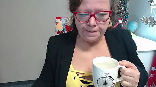 Adelewildx online show from December 17, 4:45 am