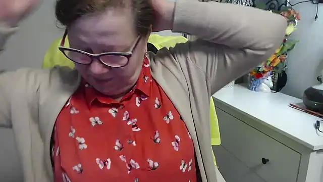 Adelewildx online show from March 16, 4:51 am