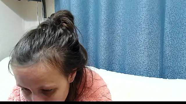 Snapshot of alisacucumber chatting on September 23, 5:49 pm alisacucumber online show from September 23, 5:49 pm