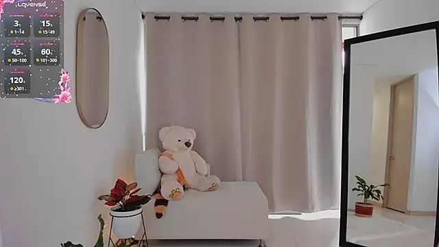 Snapshot of roxie_gates_ chatting on September 19, 4:51 pm roxie gates online show from September 19, 4:51 pm