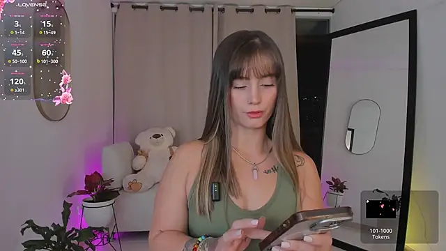 Snapshot of roxie_gates_ chatting on October 21, 11:05 pm roxie gates online show from October 21, 11:05 pm