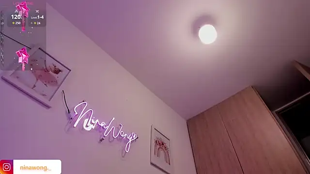 Snapshot of NinaWong chatting on December 4, 2:26 pm NinaWong online show from December 4, 2:26 pm