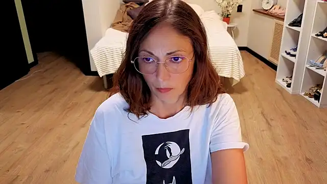 Snapshot of CaringSophie chatting on June 5, 5:29 pm CaringSophie online show from June 5, 5:29 pm