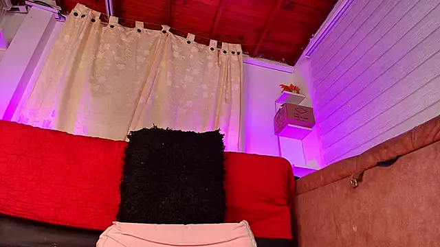 emyli sw  online show from February 8, 9:35 am