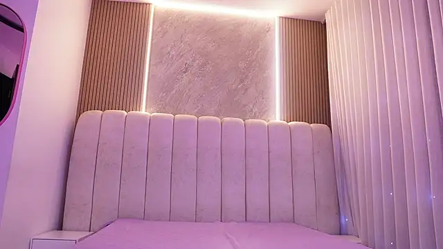 emyli sw  online show from March 21, 3:11 am