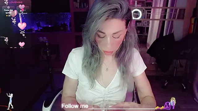 AnnieGOld  online show from February 6, 8:23 pm