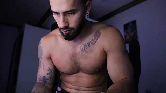Snapshot of Baky_sexy chatting on December 19, 11:03 pm Baky sexy online show from December 19, 11:03 pm
