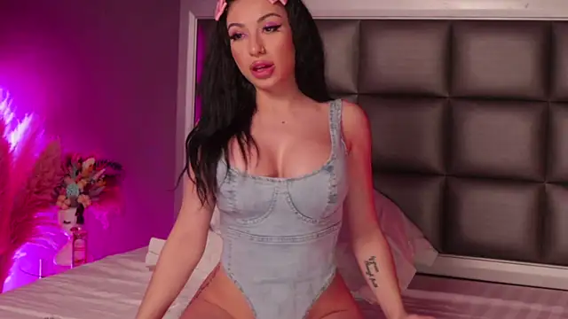 Snapshot of Anais_Bloom chatting on February 21, 2:39 am Anais Bloom online show from February 21, 2:39 am