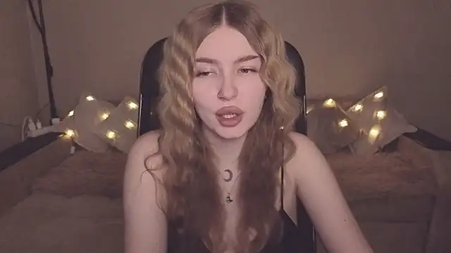 ViolettaLopez online show from January 8, 1:02 pm