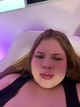 Snapshot of AshlyRouse chatting on February 22, 11:24 am AshlyRouse online show from February 22, 11:24 am