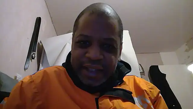 Snapshot of alfiebrown007 chatting on March 13, 10:32 pm alfiebrown007 online show from March 13, 10:32 pm