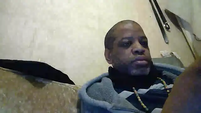 Snapshot of alfiebrown007 chatting on March 14, 1:37 am alfiebrown007 online show from March 14, 1:37 am