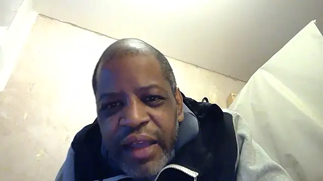 Snapshot of alfiebrown007 chatting on March 15, 8:43 pm alfiebrown007 online show from March 15, 8:43 pm