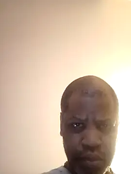 Snapshot of alfiebrown007 chatting on March 18, 6:36 am alfiebrown007 online show from March 18, 6:36 am