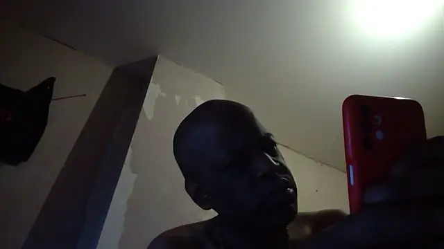 Snapshot of alfiebrown007 chatting on March 21, 12:18 am alfiebrown007 online show from March 21, 12:18 am