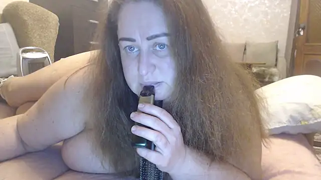 Amy August online show from February 26, 3:55 pm