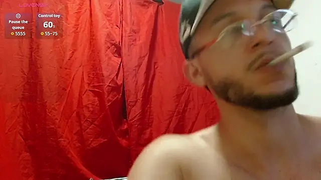 Snapshot of MarcusMilarc chatting on July 14, 2:05 am MarcusMilarc online show from July 14, 2:05 am