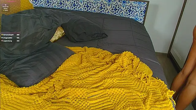 Snapshot of Alice_N_Wooderland chatting on December 14, 6:35 am Alice N Wooderland online show from December 14, 6:35 am