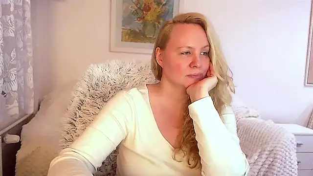Snapshot of Sarah4you chatting on January 1, 9:31 pm Sarah4you online show from January 1, 9:31 pm