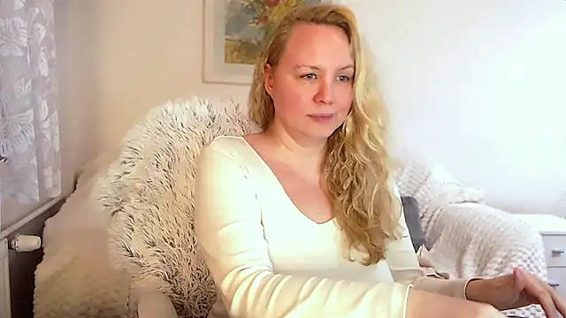 Snapshot of Sarah4you chatting on January 2, 12:34 am Sarah4you online show from January 2, 12:34 am