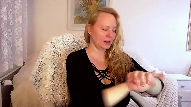 Snapshot of Sarah4you chatting on January 3, 5:42 pm Sarah4you online show from January 3, 5:42 pm