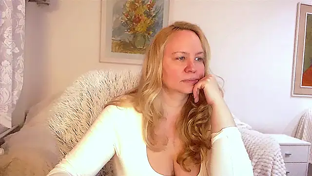 Snapshot of Sarah4you chatting on January 5, 4:16 pm Sarah4you online show from January 5, 4:16 pm