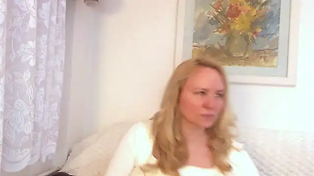 Snapshot of Sarah4you chatting on January 5, 9:36 pm Sarah4you online show from January 5, 9:36 pm