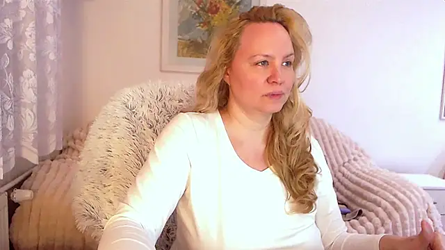 Snapshot of Sarah4you chatting on January 6, 9:43 pm Sarah4you online show from January 6, 9:43 pm