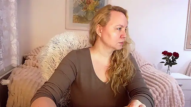 Snapshot of Sarah4you chatting on January 9, 9:37 pm Sarah4you online show from January 9, 9:37 pm