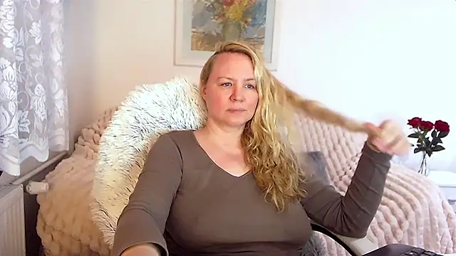Snapshot of Sarah4you chatting on January 10, 12:38 am Sarah4you online show from January 10, 12:38 am