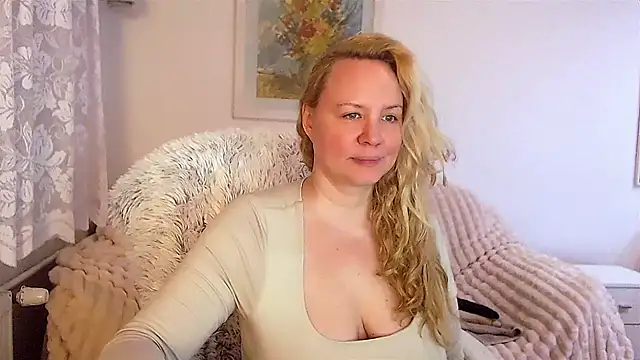 Snapshot of Sarah4you chatting on January 11, 4:14 pm Sarah4you online show from January 11, 4:14 pm