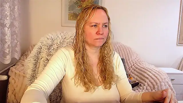 Snapshot of Sarah4you chatting on January 12, 4:08 pm Sarah4you online show from January 12, 4:08 pm