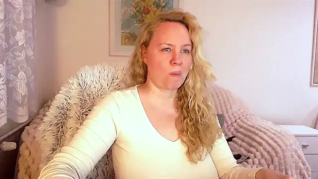 Snapshot of Sarah4you chatting on January 12, 8:57 pm Sarah4you online show from January 12, 8:57 pm