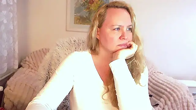 Snapshot of Sarah4you chatting on January 15, 12:30 am Sarah4you online show from January 15, 12:30 am