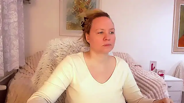 Snapshot of Sarah4you chatting on February 11, 9:35 pm Sarah4you online show from February 11, 9:35 pm