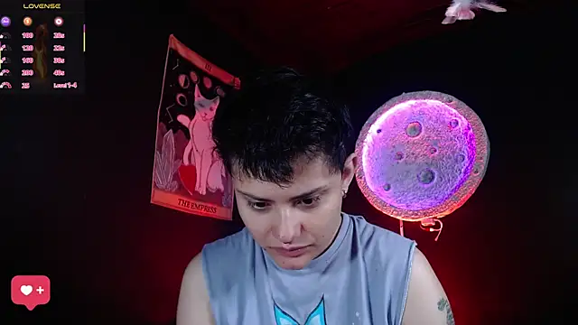 girl intense444 online show from April 8, 1:55 pm