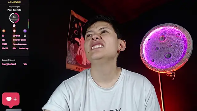 girl intense444 online show from April 12, 1:49 pm