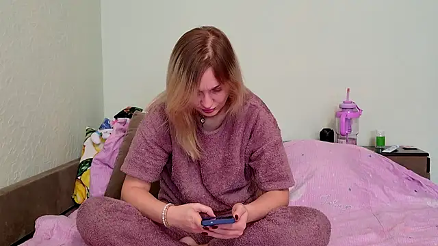 ModelEva online show from April 11, 9:24 am