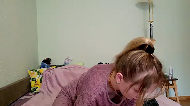 ModelEva online show from April 14, 11:27 am